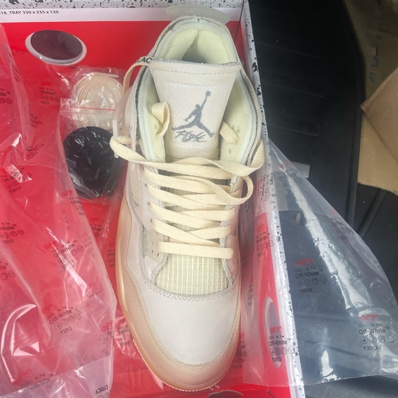 Nike x Jordan 4 Retro Off-White Sail - Picture 6 of 9